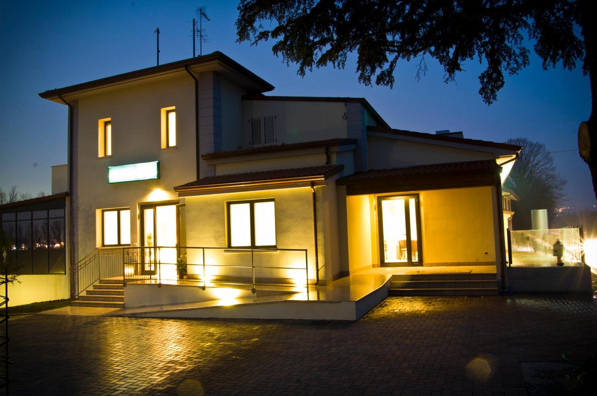 Hotel Main Street Cerasolo Esterno foto