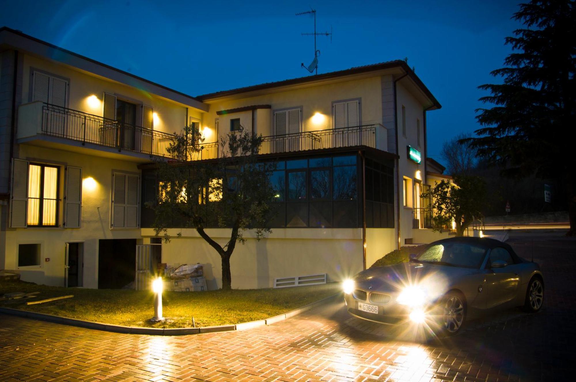 Hotel Main Street Cerasolo Esterno foto