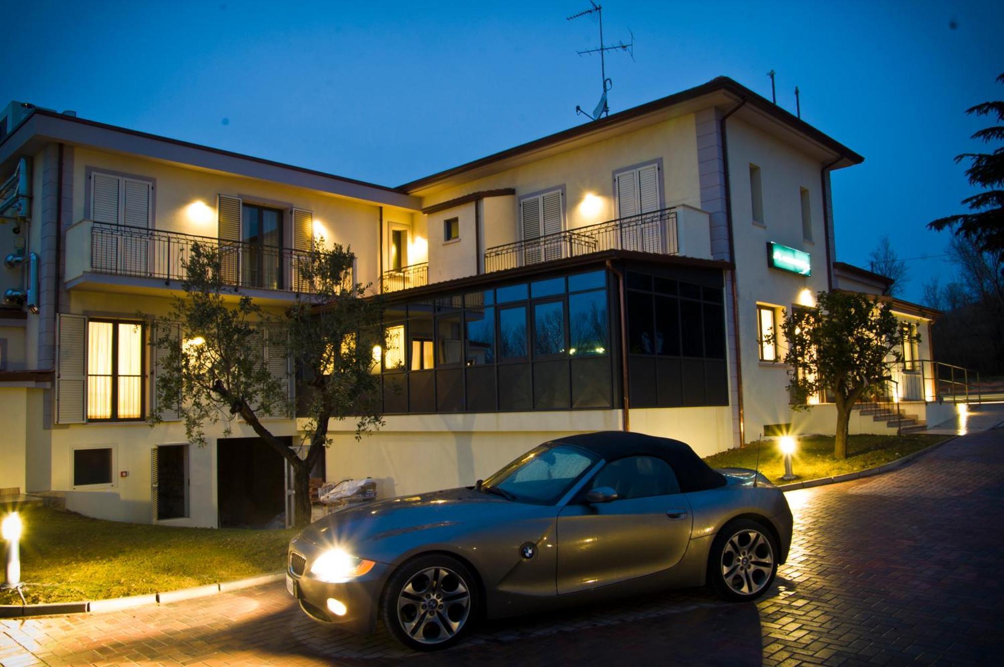 Hotel Main Street Cerasolo Esterno foto