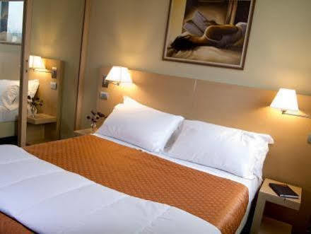 Hotel Main Street Cerasolo Esterno foto