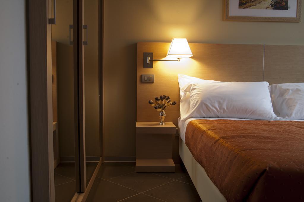 Hotel Main Street Cerasolo Esterno foto